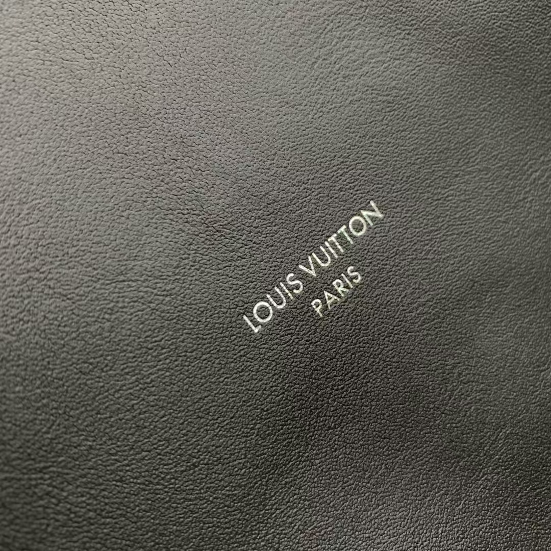 LV Off Duty Vibe MM - Image 10