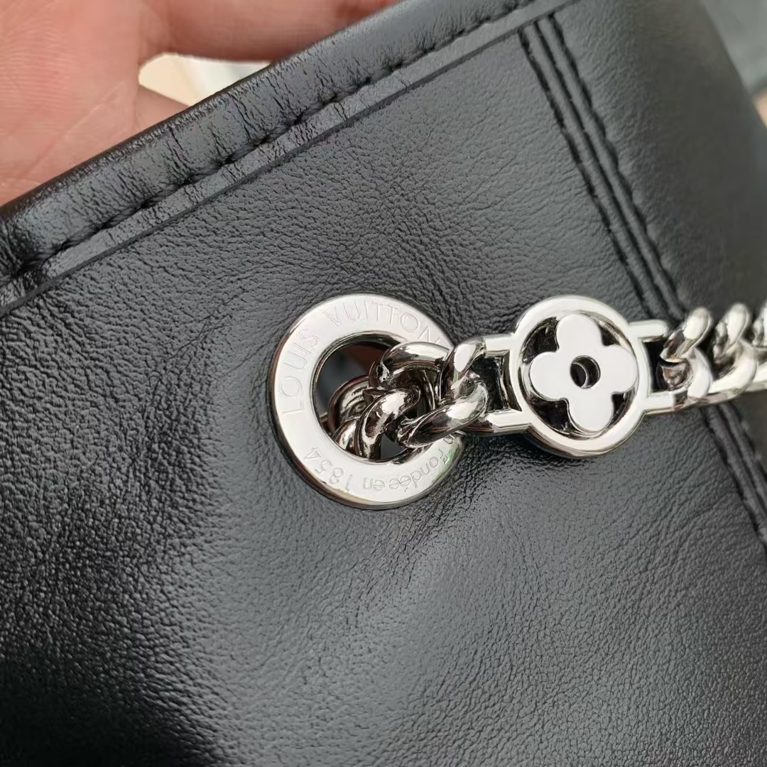 LV Off Duty Vibe MM - Image 11