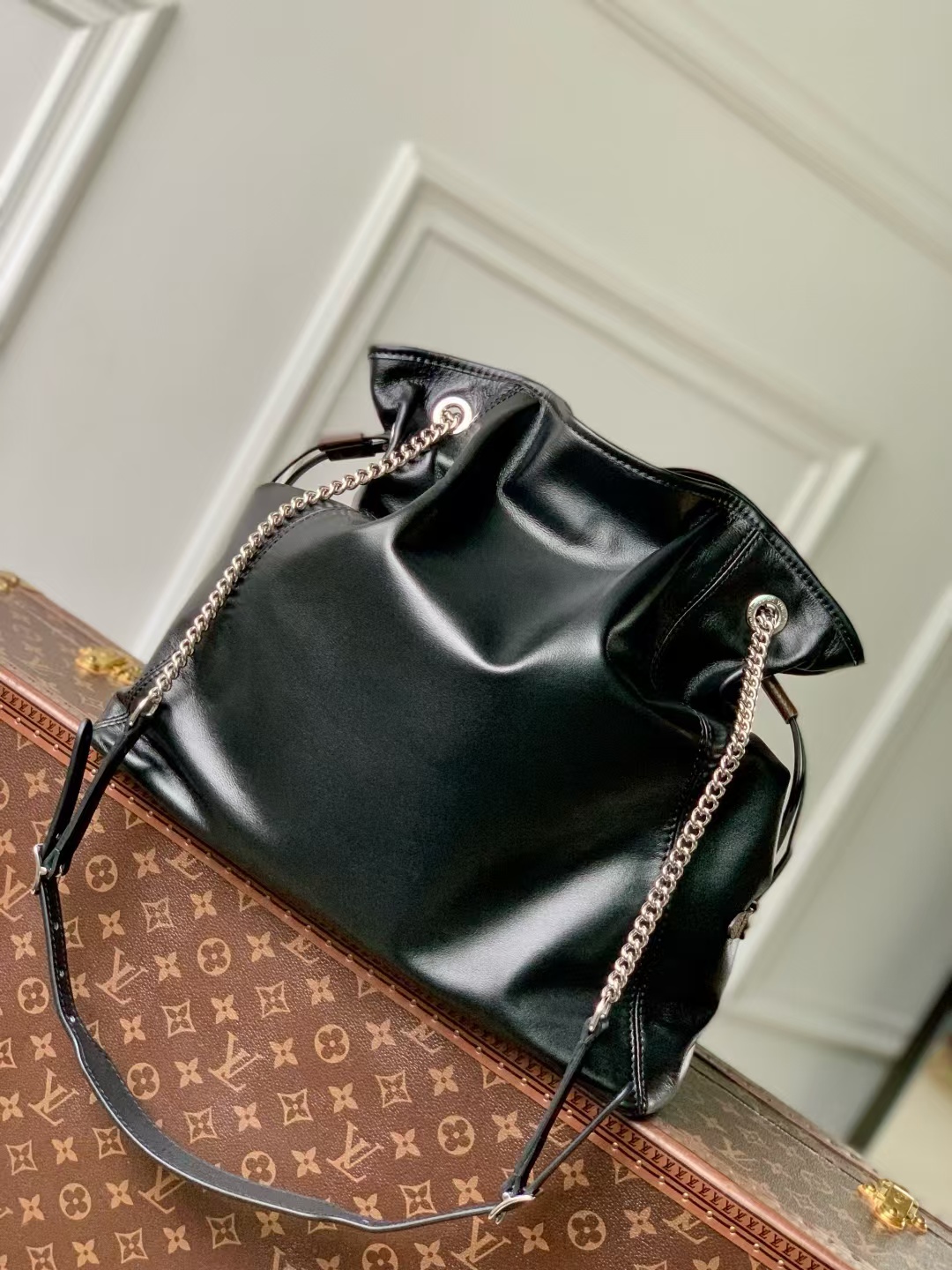 LV Off Duty Vibe MM - Image 5